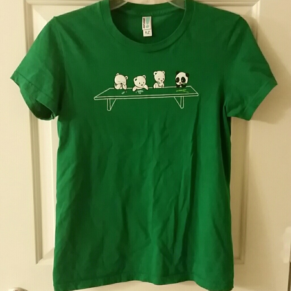 Green tee shirt panda and polar bears medium
